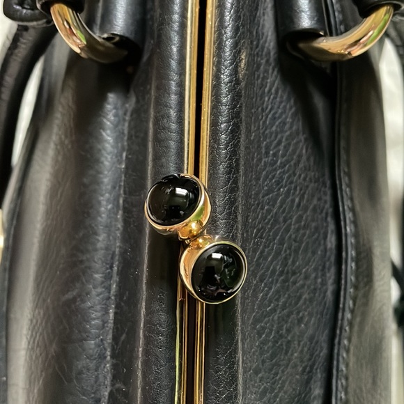 Marc Jacobs leather top handle / shoulder bag. Black leather with gold hardware - Picture 7 of 13